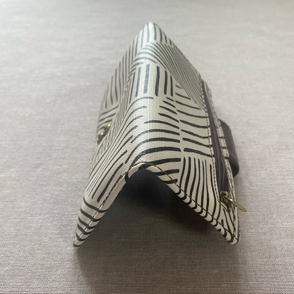 Fossil geometric clutch wallet. - Picture 7 of 13